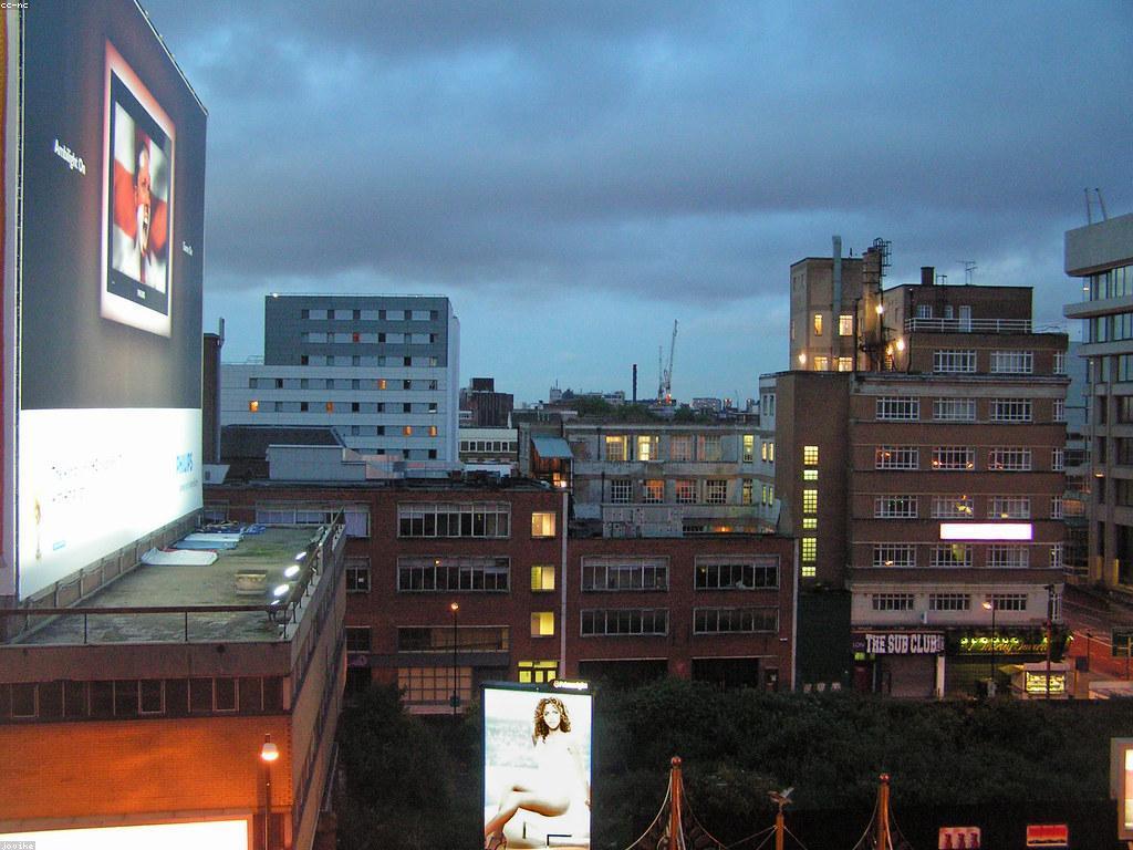 ឥទ្ធិពលនៃជើងឯកល្បីល្បាញលើយុទ្ធសាស្ត្រ