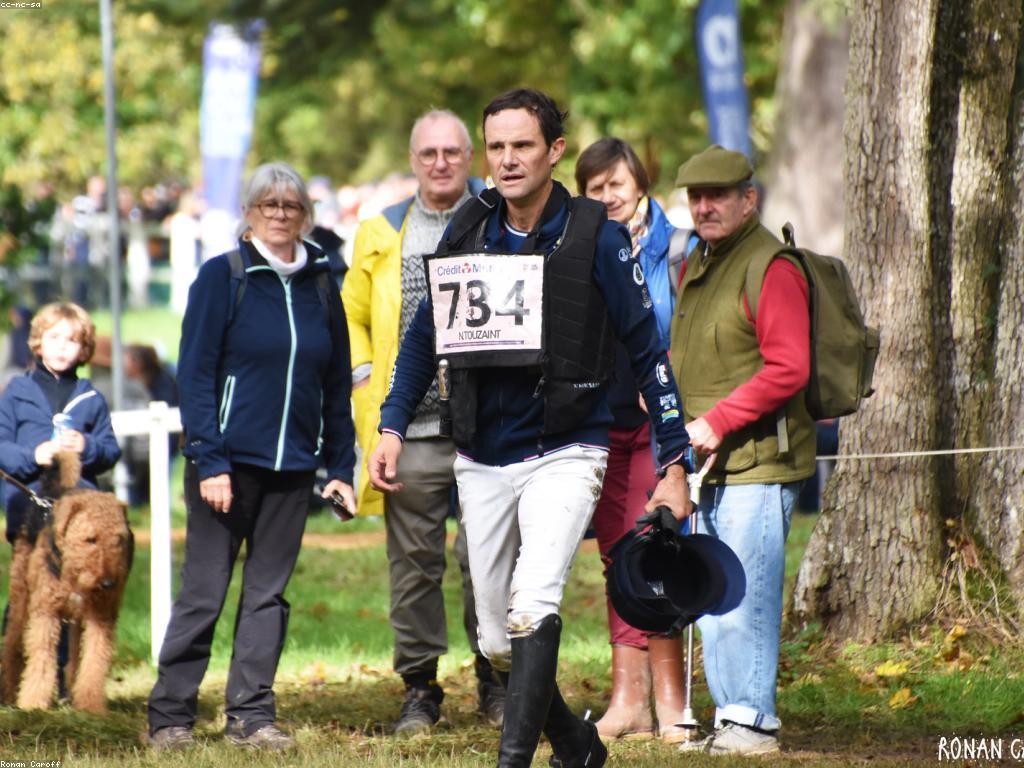 ការពិភាក្សាអំពីជើងឯកនៃការតស៊ូអាជីពកីឡាករ